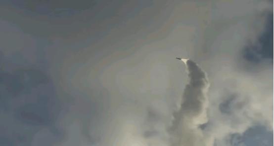 明牌了，这导弹就是美国航母舰队的“噩梦”！

鹰击-20高超音速导弹，采用一个粗