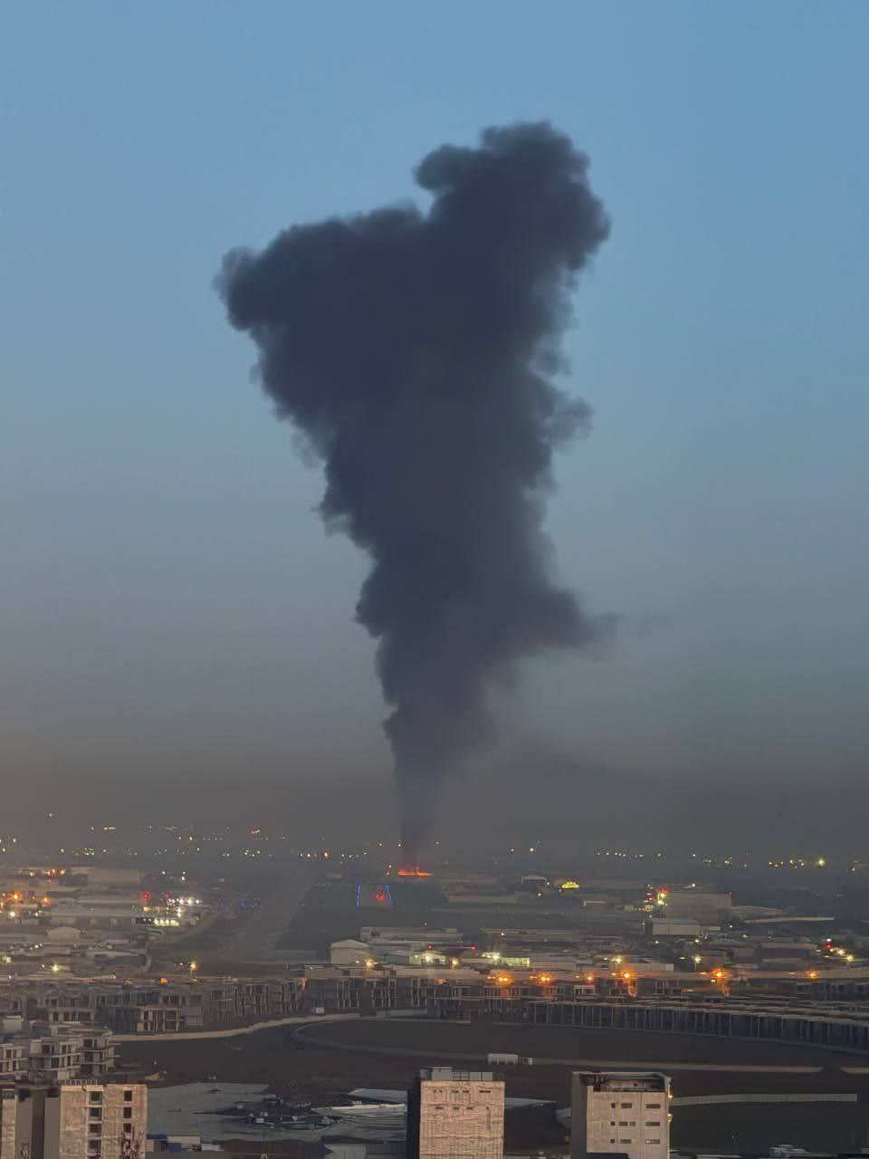伊拉克埃尔比勒国际机场的美军基地在今晨伊朗袭击后起火。美伊冲突伊朗现场直击以色列