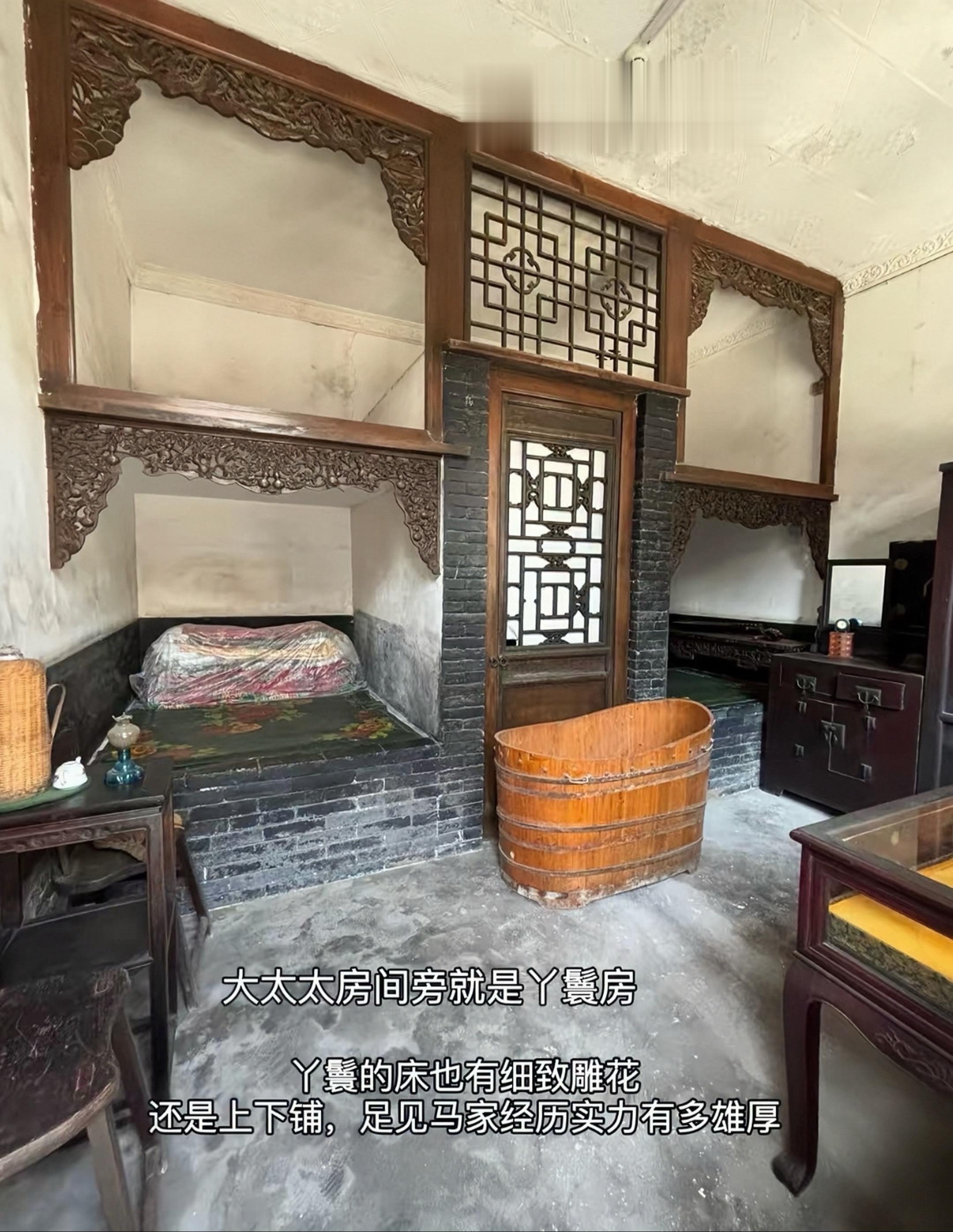 封建社会大家庭的三位太太，一个童养媳、一个深锁闺房，一个接受新式教育的...