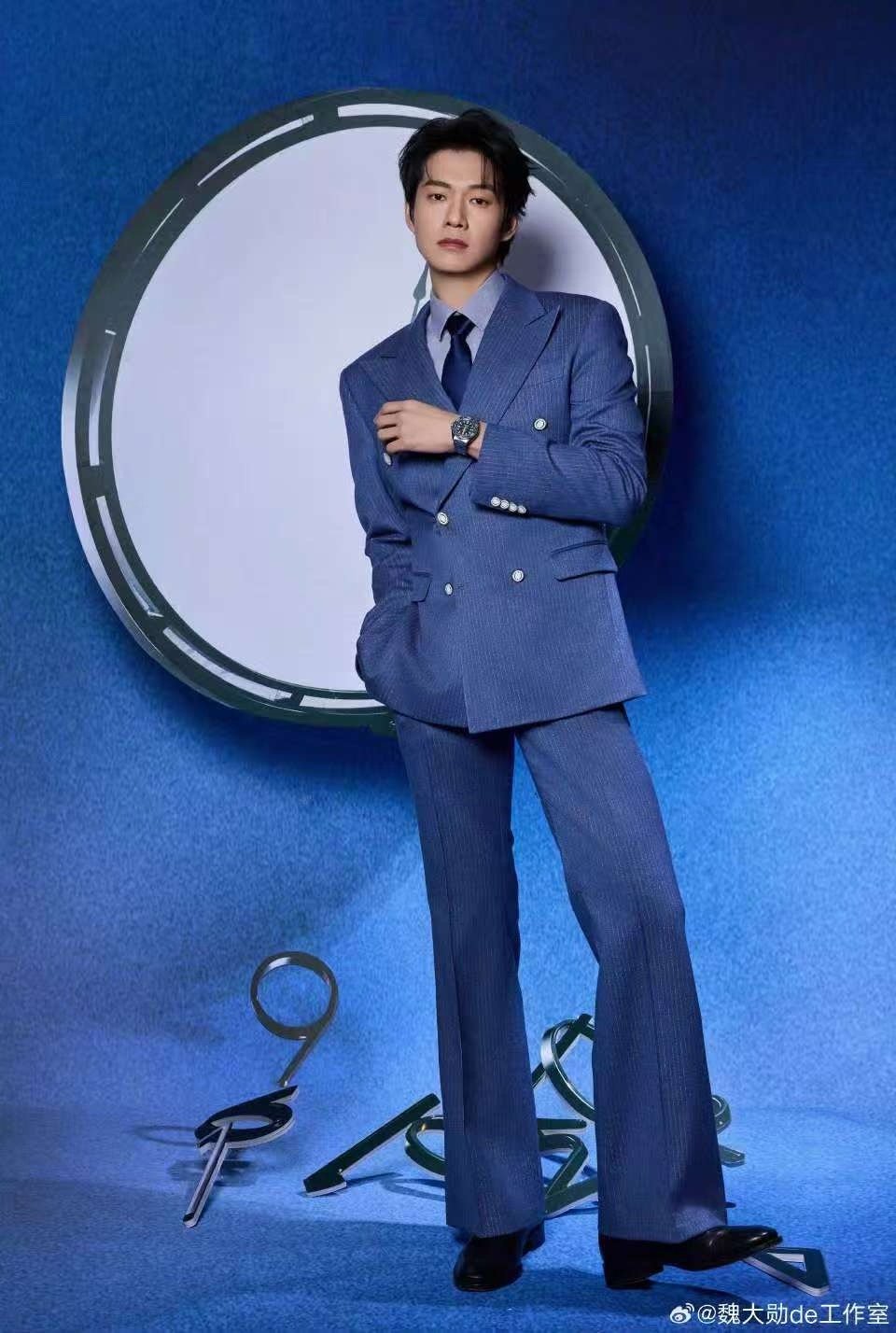 魏大勋精密轨迹魏大勋蓝西装look魏大勋精密轨迹，好帅啊，真是不错 