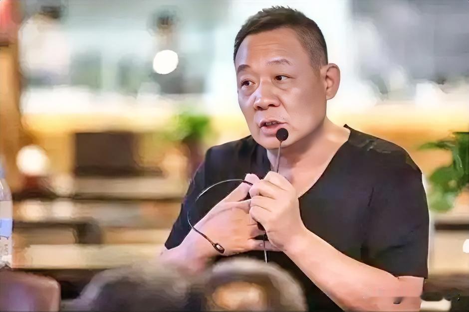 于东来开会称胖东来员工不值这么多钱，出去就完蛋！
从尽心尽力与共同塑造胖东来品牌