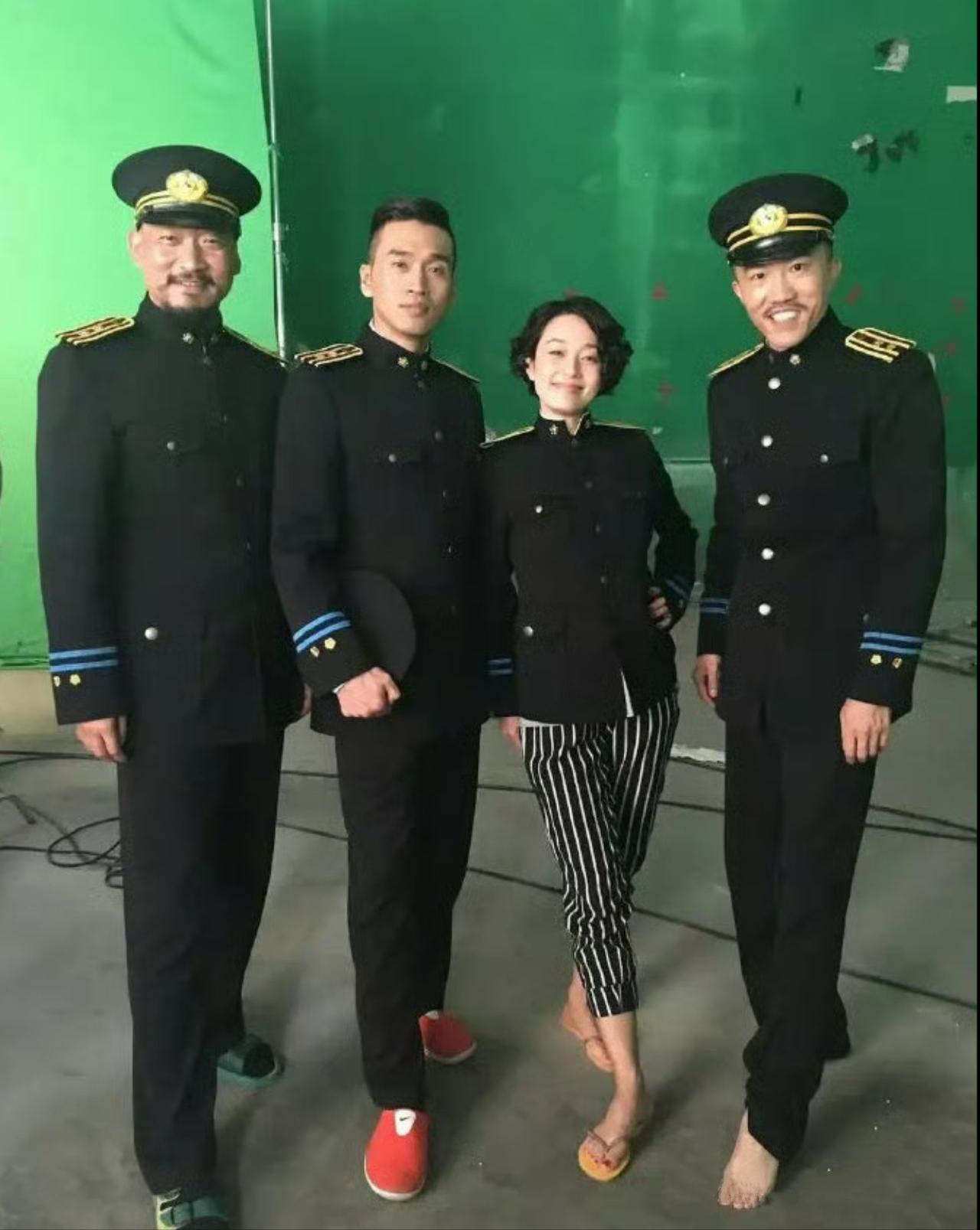 果然军装最提升颜值最彰显气质！

瞧，《我的前半生》中白光的扮演者栾元晖身着军装