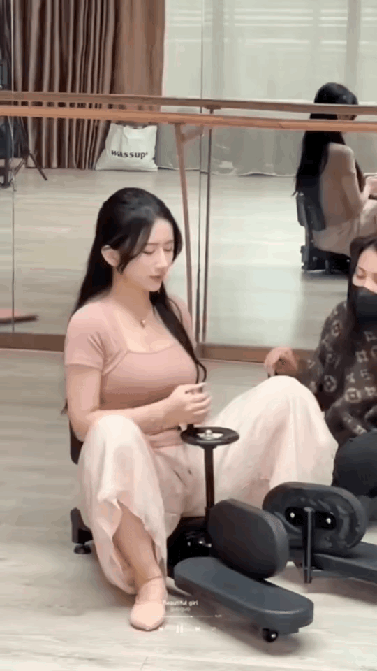 图一：那些以为舞蹈很简单的，其实不不知道，别人平时锻炼的时候有多努力。
图二：也