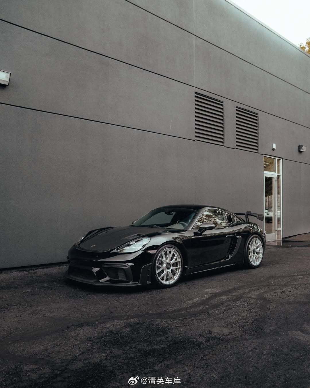 保时捷718 Cayman  GT4 RS带魏斯阿赫组件 ​​​