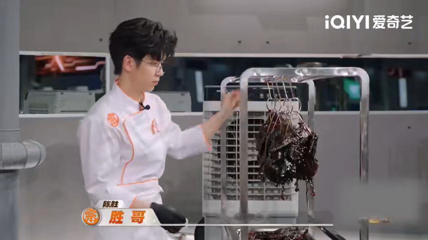 天才厨人现场认证鸭王鸭王厨师4年烤上千只鸭子天才厨人 《天才厨人》里的陈胜有点厉
