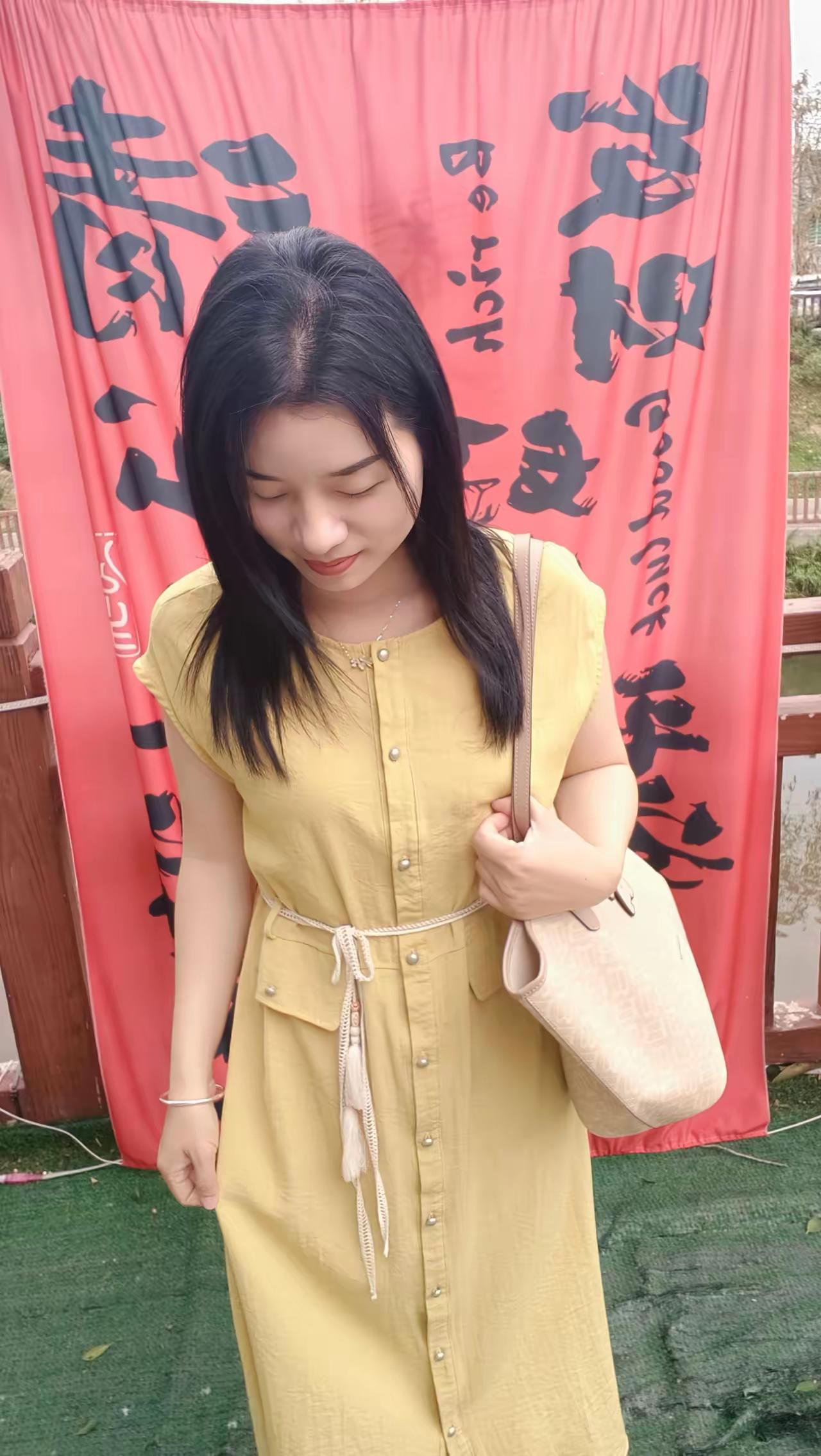 原生态的美、穿上碎花裙更美[心][心][心]