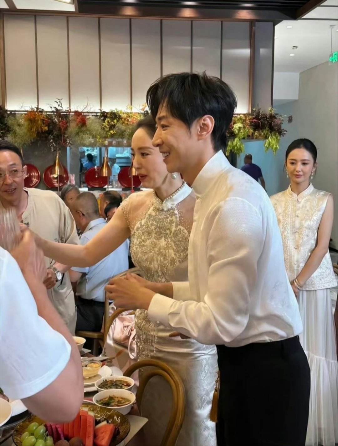 董璇张维伊婚礼💒祝福，看到这个场景莫名就感动了！ 希望他们幸福美满 ​​​