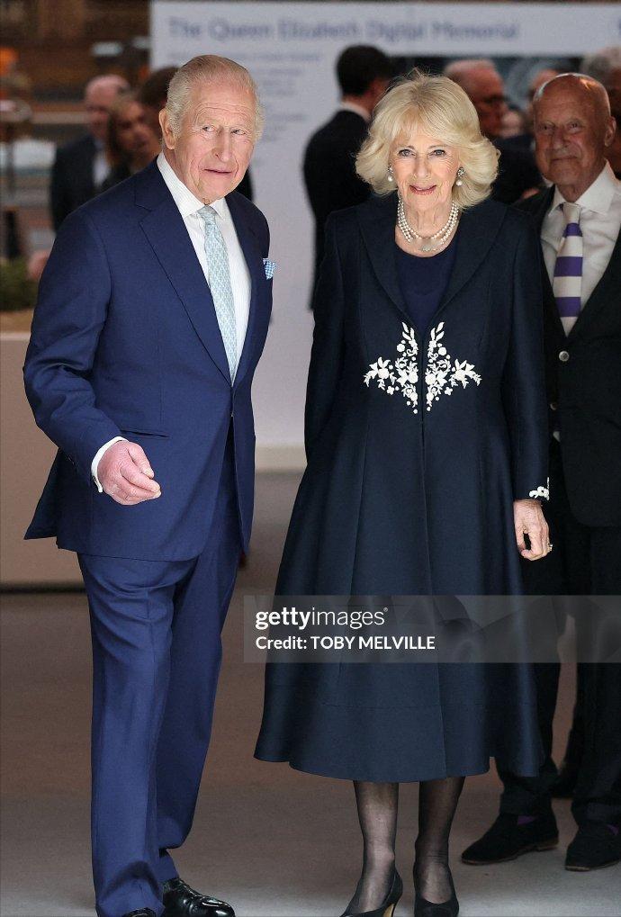 纪念伊丽莎白二世女王百年诞辰招待会上[灵光一闪]
有了面目可憎的梅根，现在看老卡