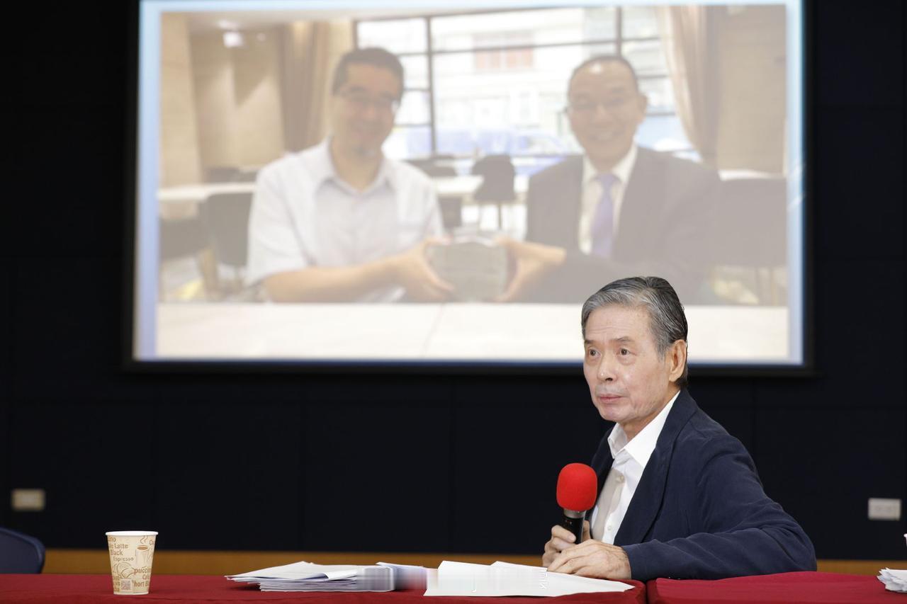 马英九基金会的事沸沸扬扬闹了三个月了，目前已经搞到互相揭短各开记者会的地步，从现
