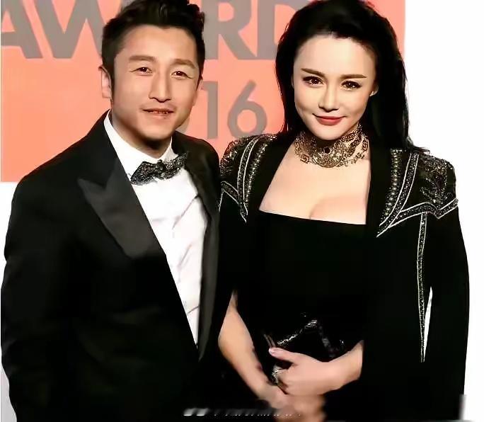 以前以为是她高攀了拳王，现在才知道，原来是拳王高攀了她啊。 北大毕业证的含金量，