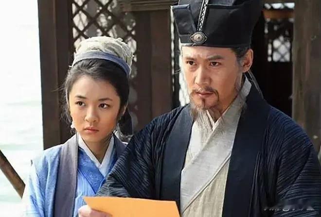 1074年，38岁的苏轼对歌女王朝云一见倾心，为了博取对方的欢心，当众写下了一首