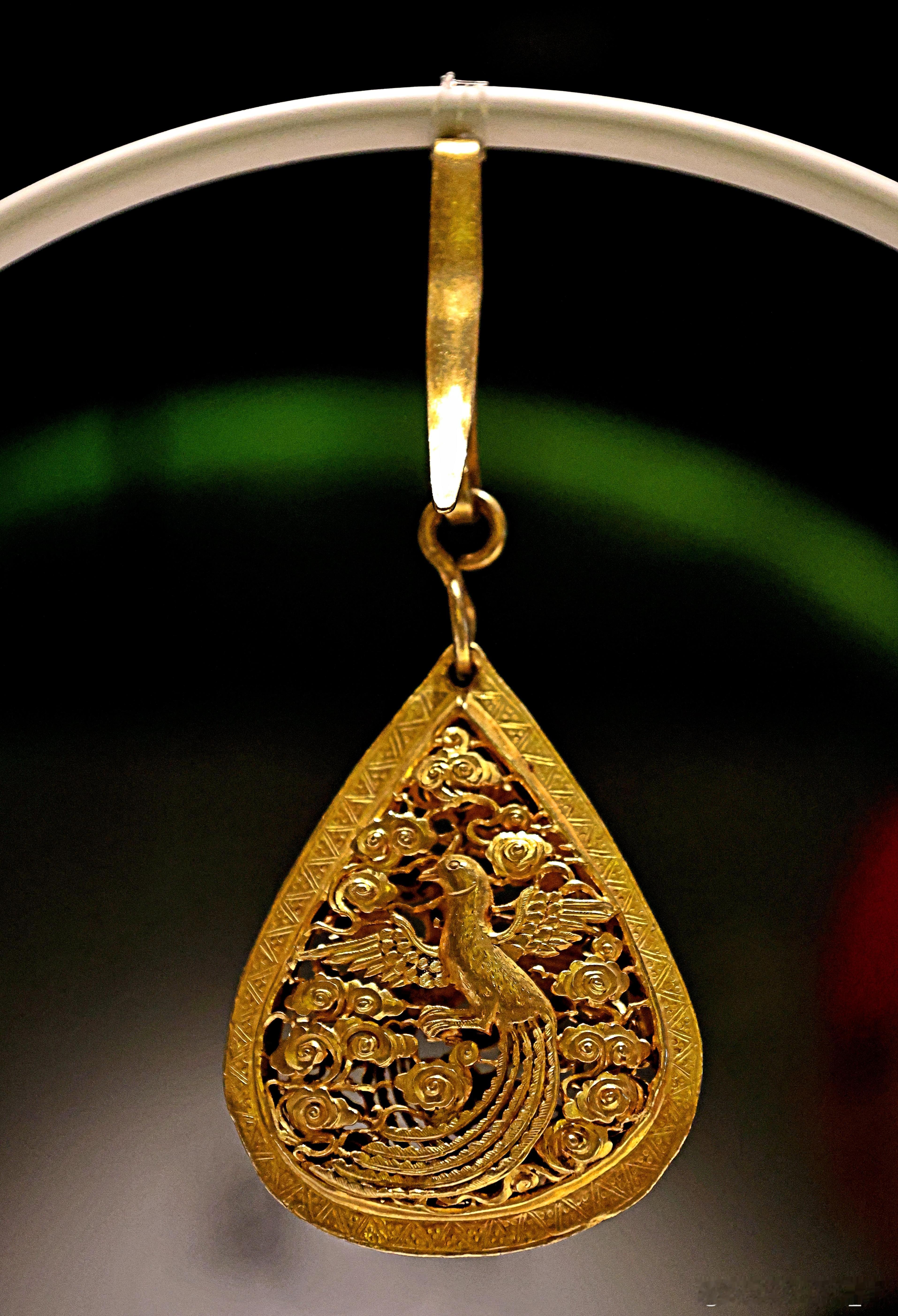 金飞雀祥云纹霞帔坠子明  （1368-1644）徽州历史博物馆藏霞帔坠子是固定霞