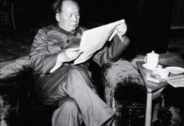 毛主席为什么伟大？可能连他本人也没想到，一次发怒竟改变了中国农村长期缺医少药的状