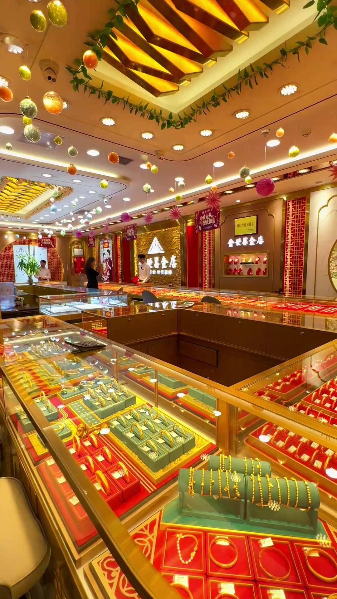 金店付婷婷事件：吃瓜需理性，别让狂欢变灾难
最近，金店女店长付婷婷的47秒视频在