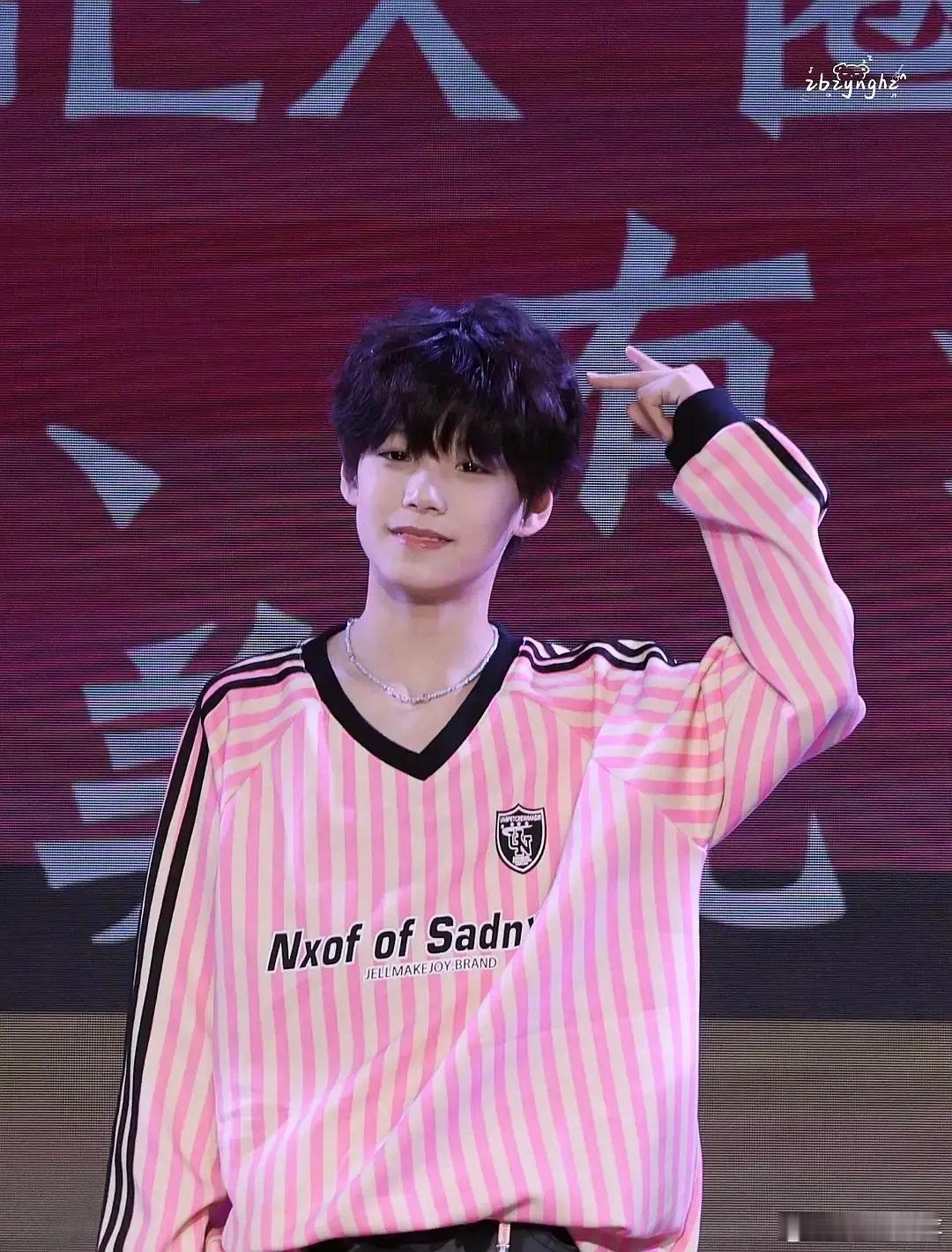 tg 五代朱映宸怎么一公开就变丑了小时候舞的朱苏之子我看现在只能当极禹之子了 