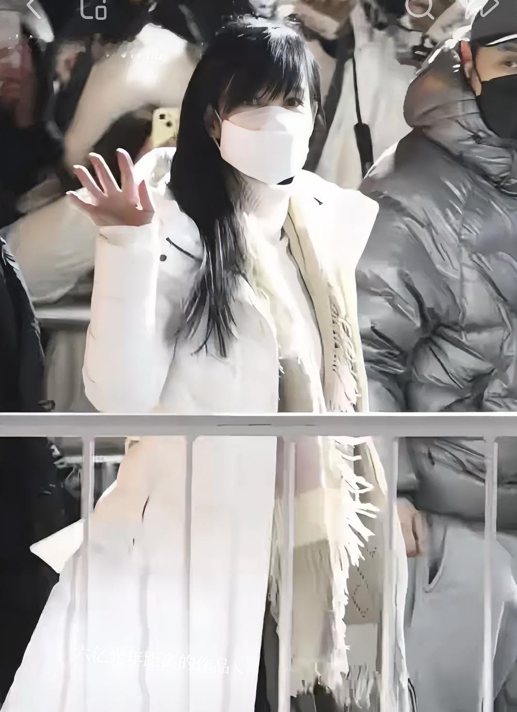 好期待，今年的春晚。
彩排现场拍到了，有第一代玉女掌门人周慧敏，和第三代玉女掌门