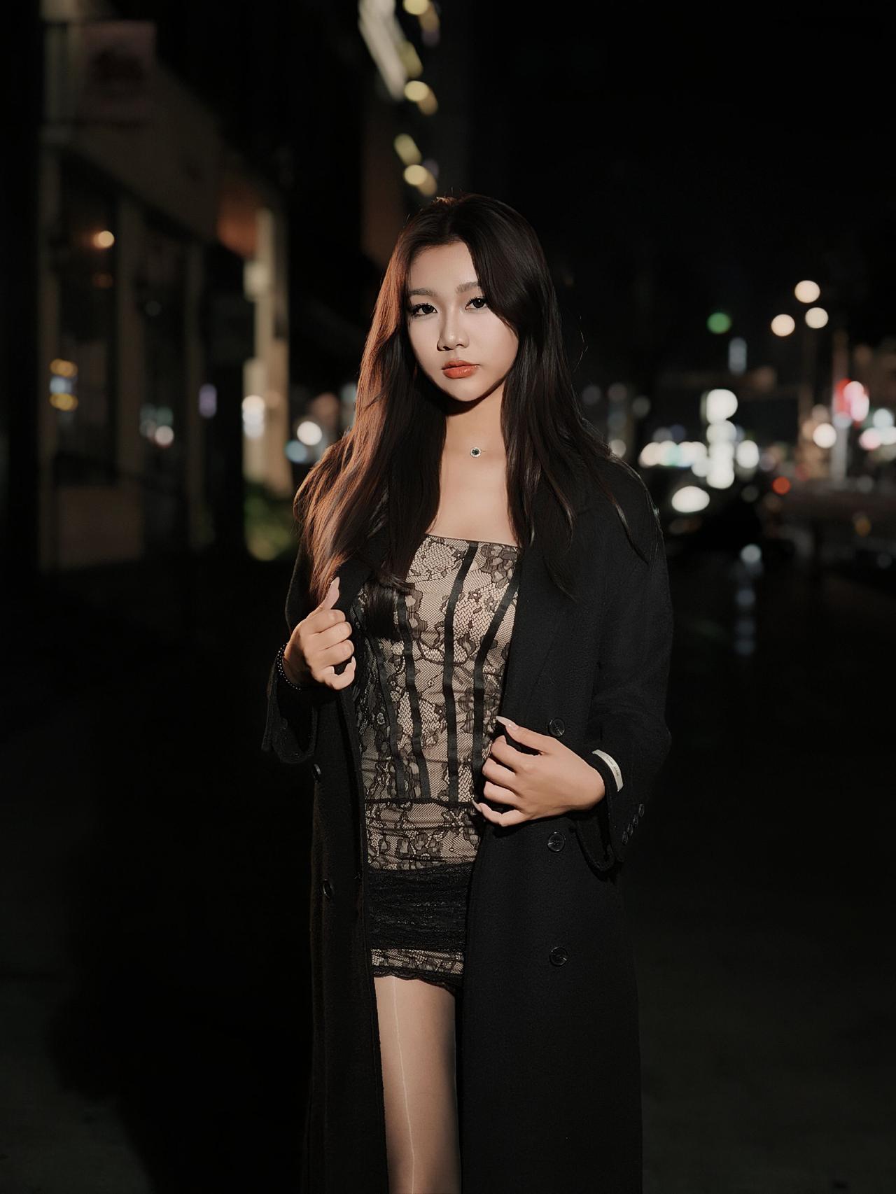 长沙街拍📷-潮宗街红墙&黑丝御姐
设备：Xiaomi 15 Ultra
长沙约