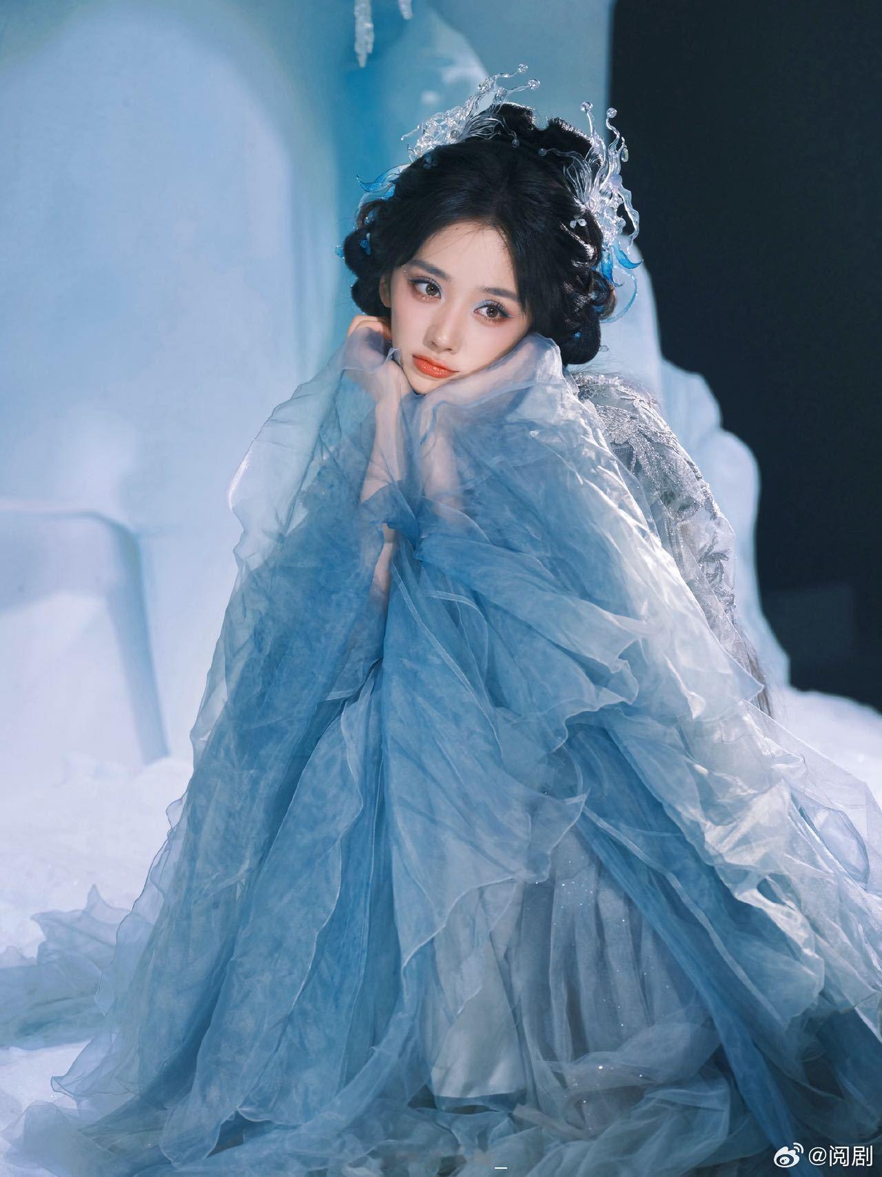 王影璐神女级别 跪求王影璐多拍点神女系写真！这组雪域大片里，她站在茫茫雪原中，眼