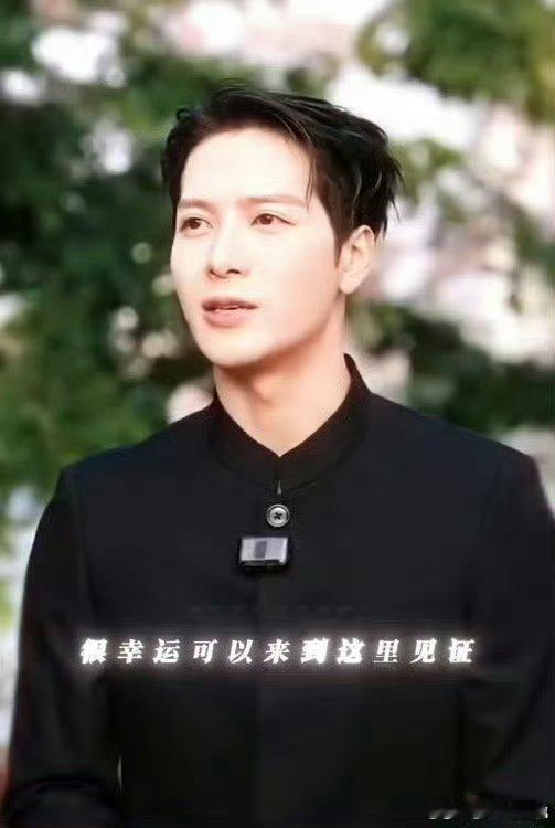 王嘉尔这个镜头的含金量 王嘉尔在这个镜头里的气场太足了，荷尔蒙直接溢出屏幕。第一