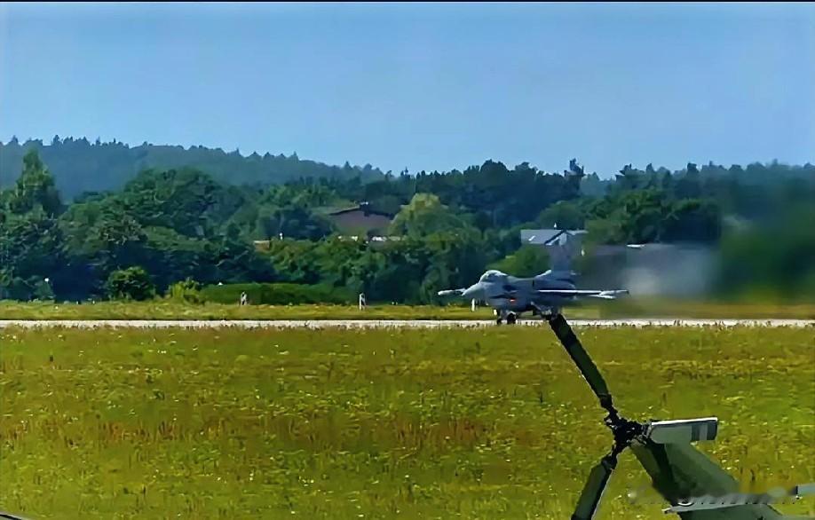 1月8日晚上的最新消息，速报，全都不容错过，第三条：台湾F - 16战机失事坠海