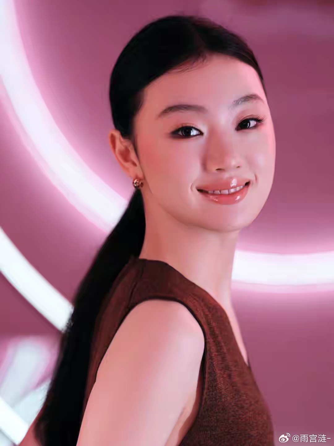 单依纯是可爱的纯妹妹呀！好美脸蛋，好饱满的额头！ 