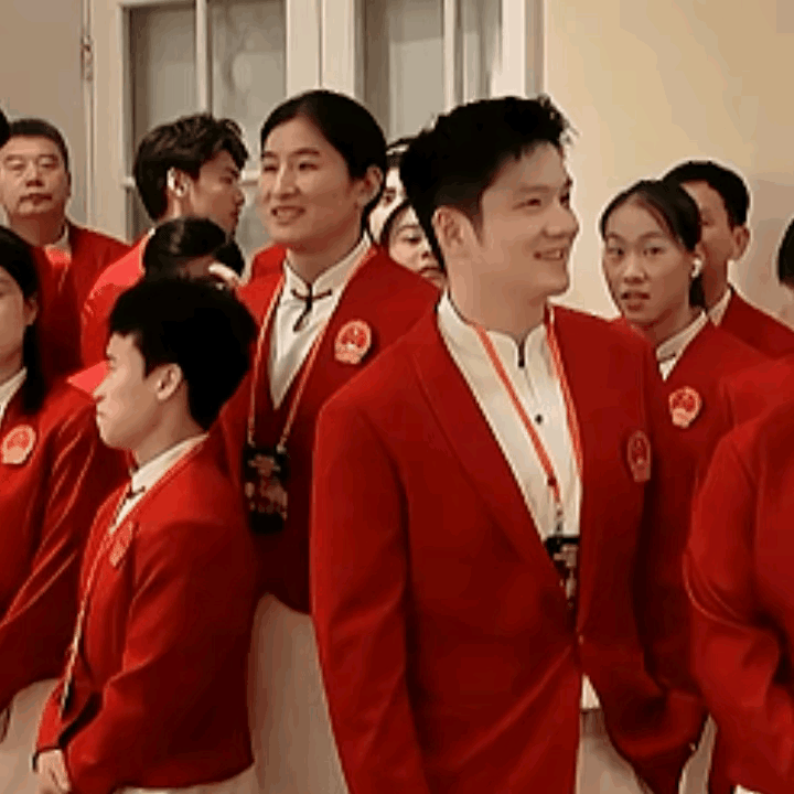 💰💰💰💰国乒icon健儿访港！我居然发现了2个很有意思的现象1、大家发现