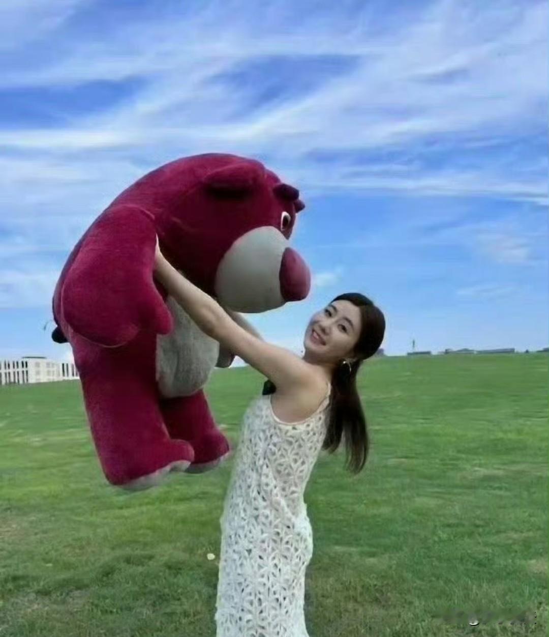 福原爱离婚后现在一个人过得挺自在，而且瘦了，变漂亮了 ​​​