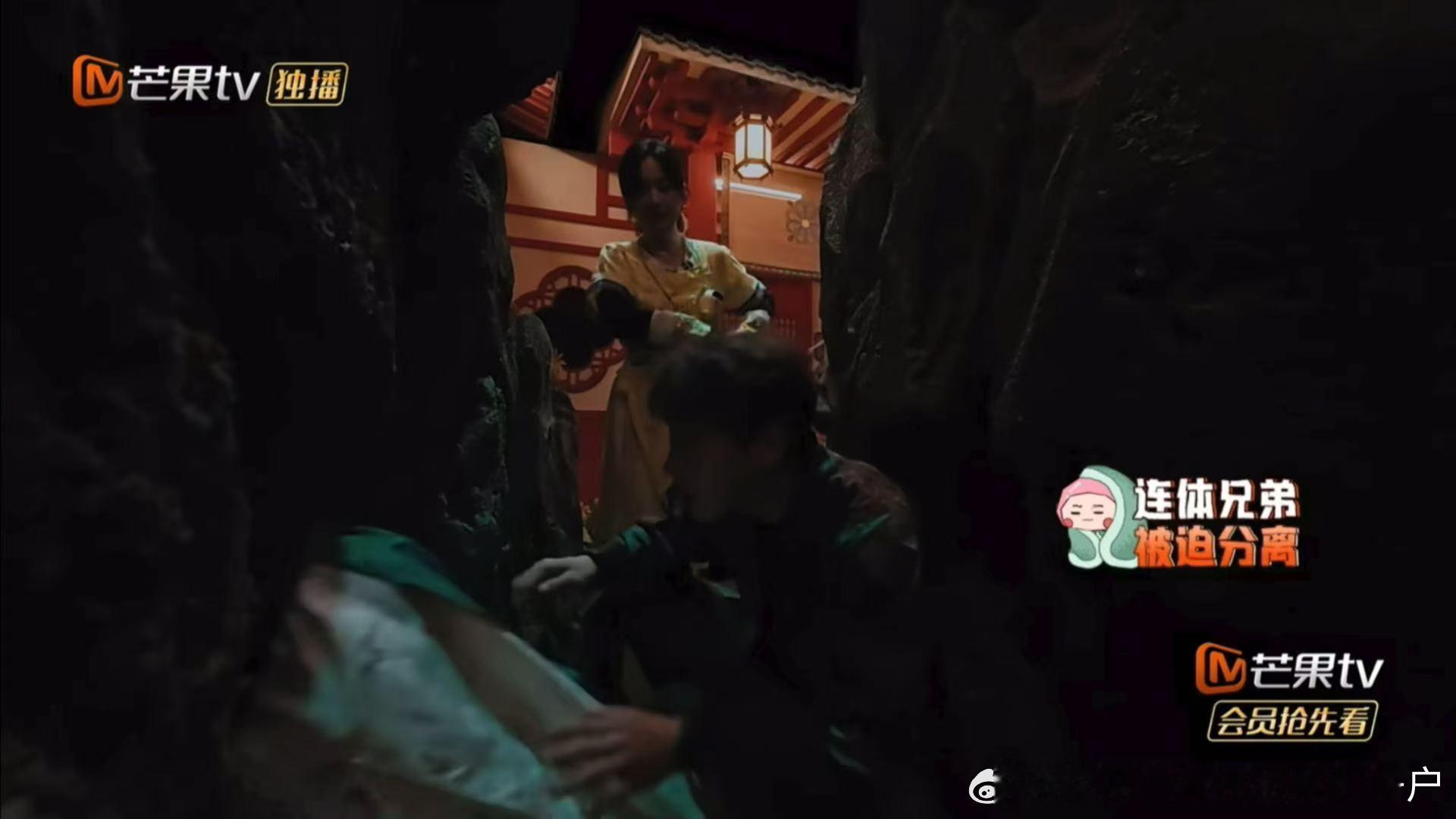 张真源彭昱畅被迫分离彭昱畅拒绝张真源密室大逃脱看这段能感受到他俩之前结伴闯关的羁