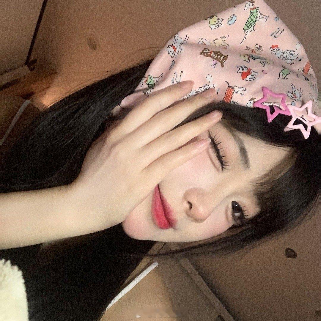 和上一条一起拍的🍬Ps ：卧蚕线确实重，试过擦淡我觉得没有这个明显的合适就发这