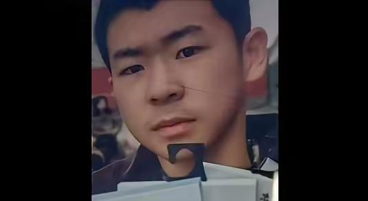 17 岁少年负气离家失联一周，父亲手持 300 张寻人启事崩溃痛哭：孩子身无分文