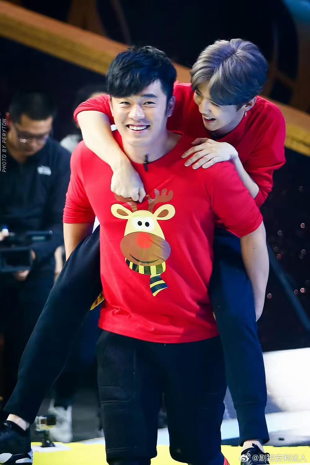 陈赫说邓超弹幕现在全在骂你邓超英文永远的痛哈哈哈哈哈 比起那些刻意凹搞笑人设、装