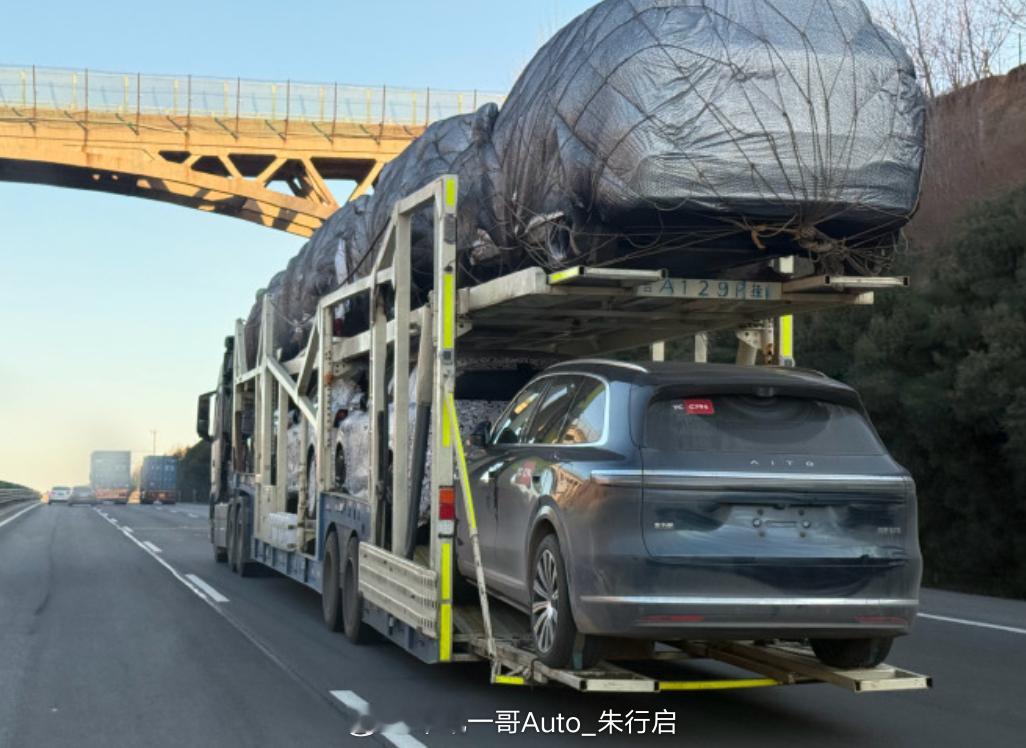 新款问界M9L的谍照图被曝光看上去似乎是准备去做冬季测试了不知道新车会不会取名为