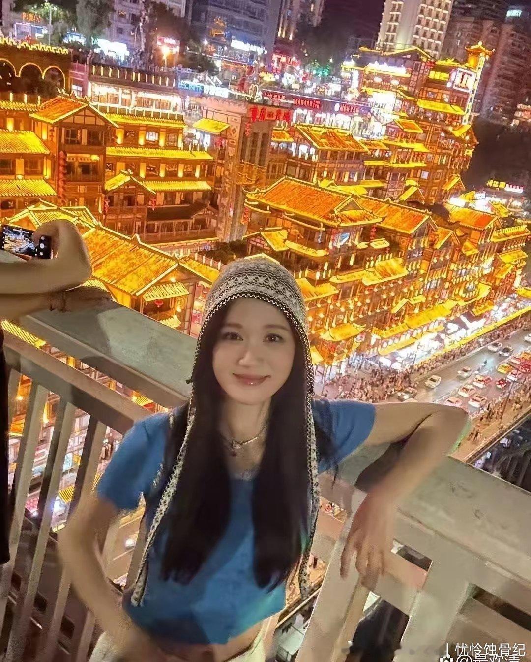 陈乔恩这‏颜值，简直跟自带﻿﻿滤镜‏似⁠‎的，美得不用修‏图‏‏。﻿‏