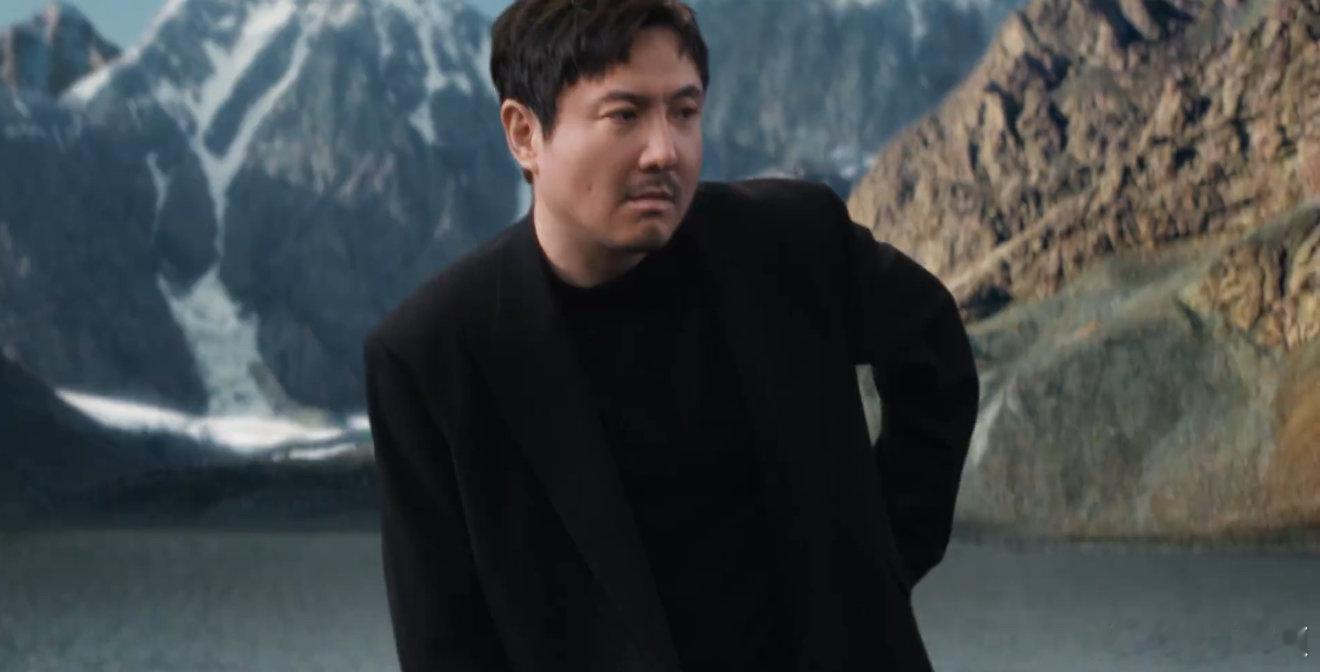 沈腾被杨幂夸的反应杨幂为沈腾拍照情绪价值拉满杨幂这波对沈腾的夸奖，有一种极其强大