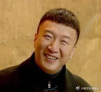 2002年，曾一举成名的孙红雷一天的繁忙工作后回到家中，发现43岁的同居女友丁嘉