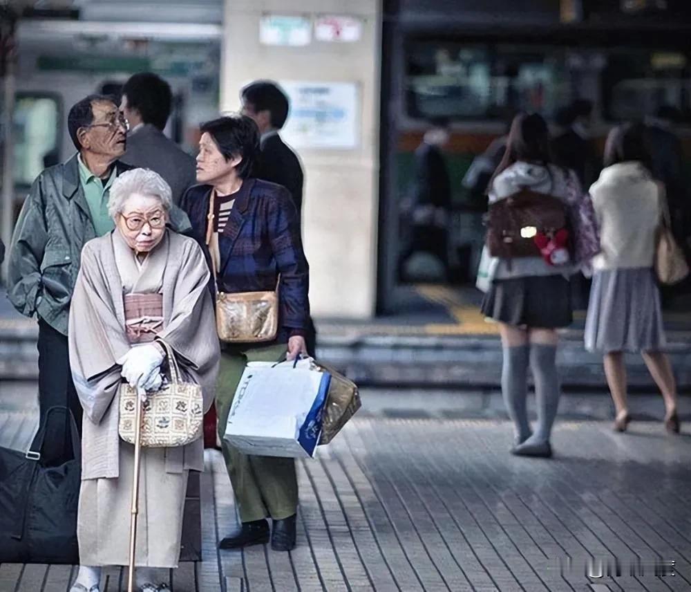 日本人闲不住？近四成人希望干到70岁！《日本经济新闻》一份民调指出，39%的日本