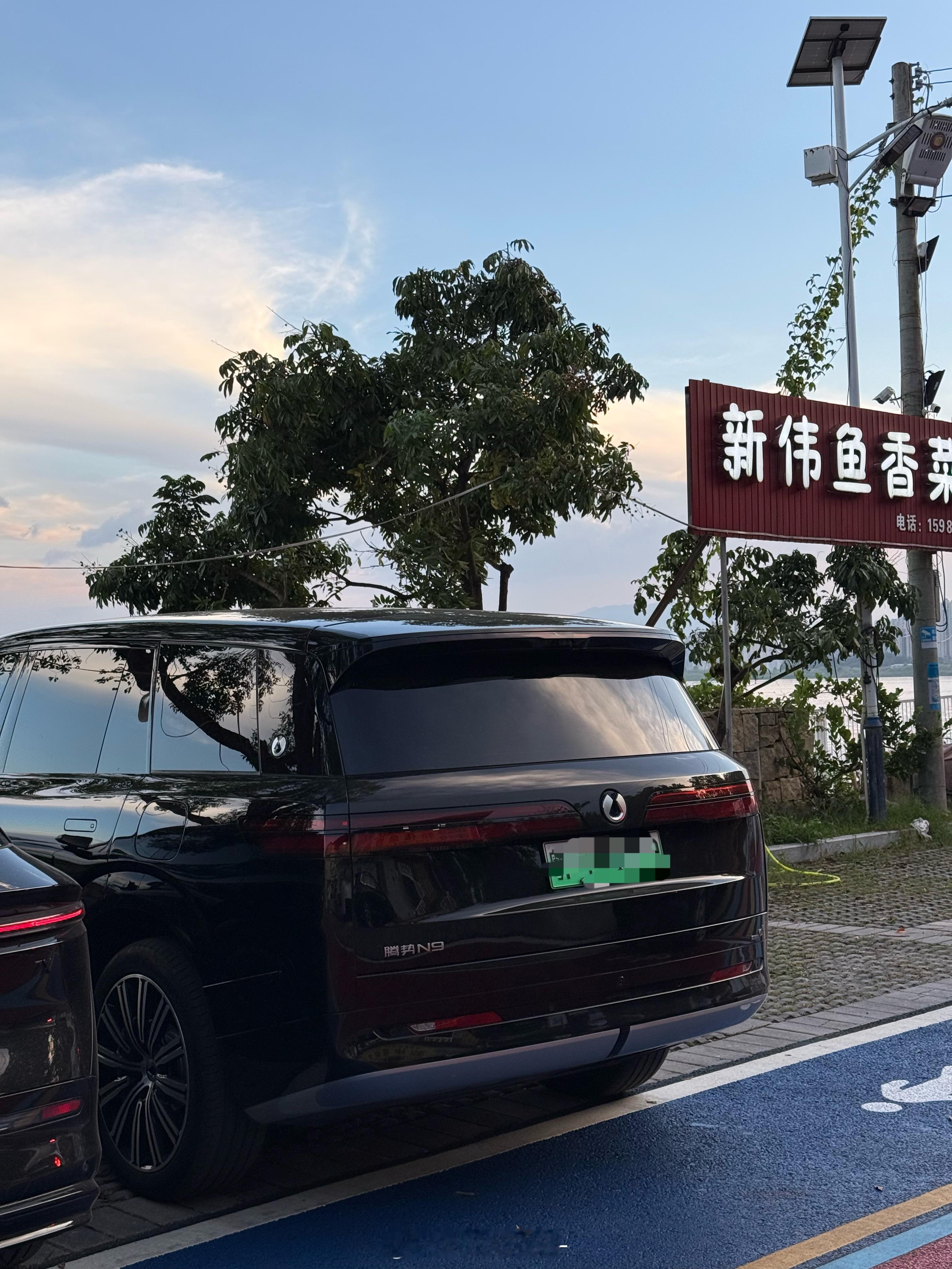 黑色腾势N9好帅 ​​​