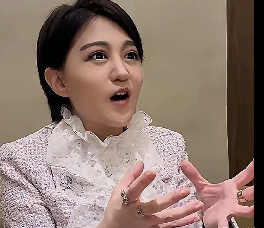 他演的吕文达，现在成了打工人周一早上的电子止痛片。
没人记得他叫王伟，但人人都会
