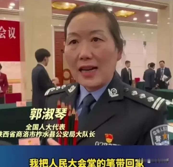 人大代表会后收集10支铅笔送给贫困生，看看下图中的农村孩子，就知道他们真正需要的