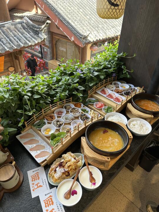 丽江必吃‼️坐拥古城C位观景台的绝美米线店
