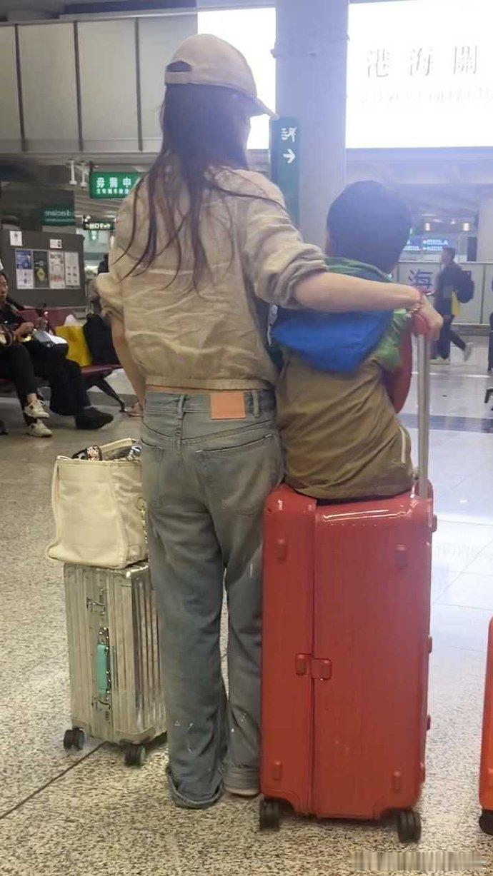 网友偶遇angelababy上海回香港 angelababy上海回香港偶遇 An