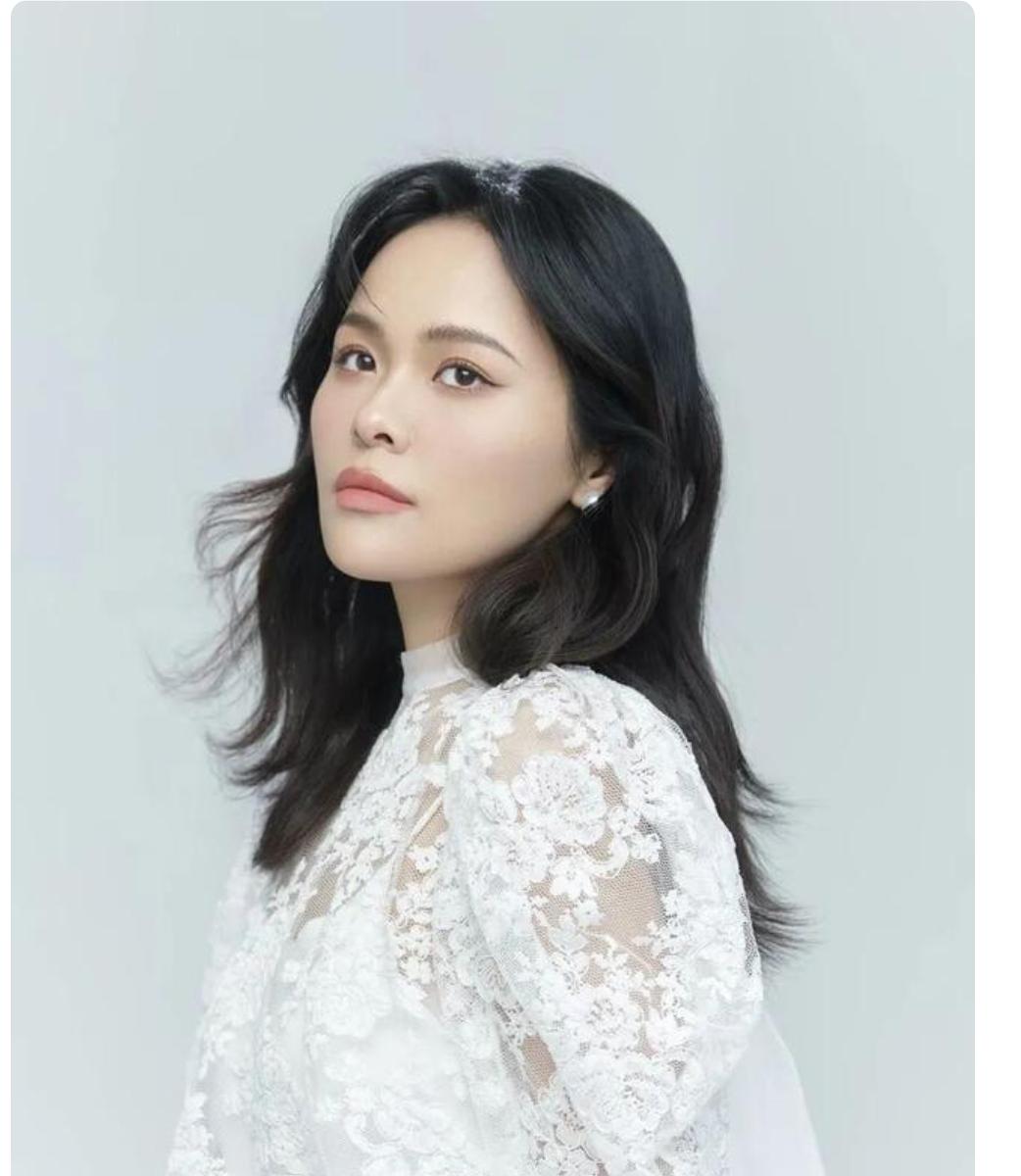 女高 音歌唱家龚爽在北京因癌病逝，年仅37岁，正风华正茂时，被无情病带走了生命，