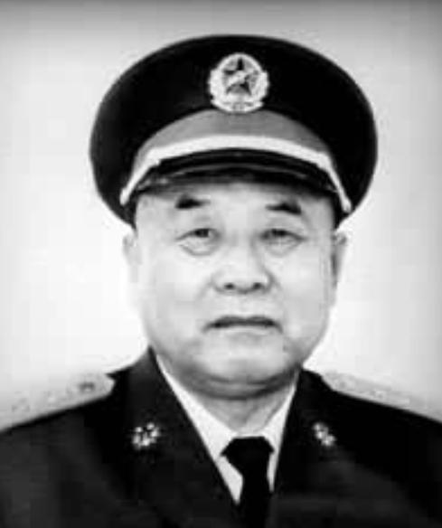 1952年上甘岭战役的下半场，12军接替15军，李德生留意到美军靠炮火掩护冲向我