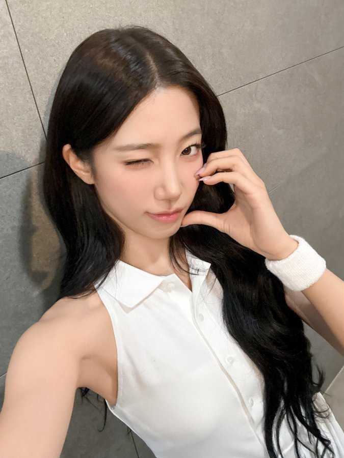 LESSERAFIM 🦢中村一叶气质芭蕾 【图片】260530 官推更新260