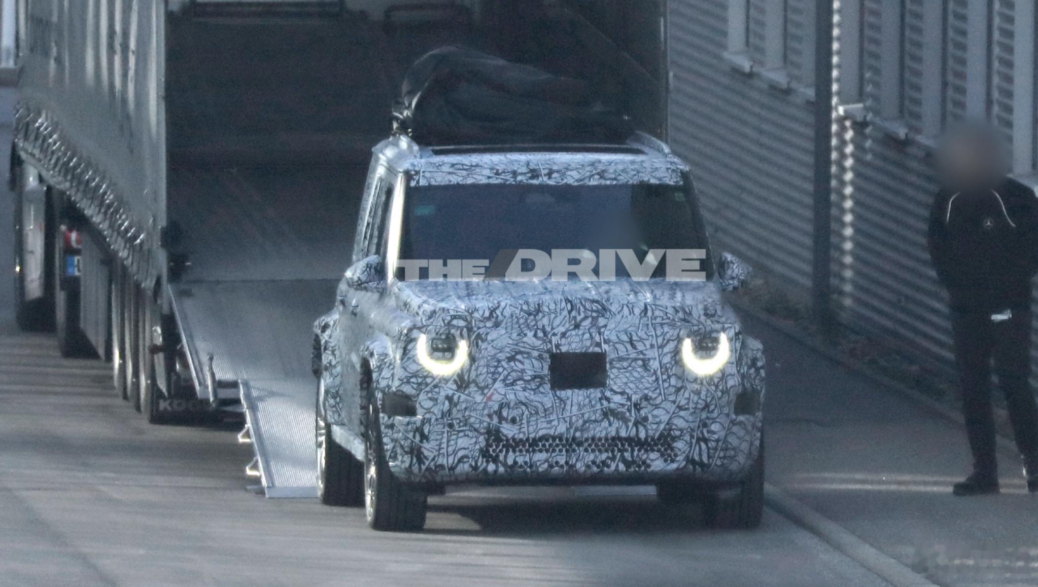 奔驰电动“小G”谍照曝光奔驰更小的G级越野车原型车谍照曝光，看起来与方正的“大哥