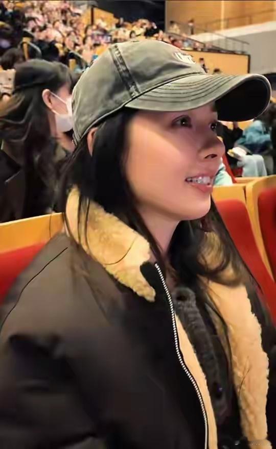 时代姐妹花4个人有3个群 “熬夜姐妹花”这个称号听上去就很吸引，姐妹们的生活方式