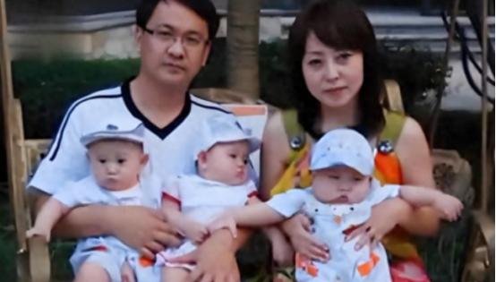 2005年女企业家李巧林与刚大学毕业的苏建军相识于一家医药公司，她是41岁的公司