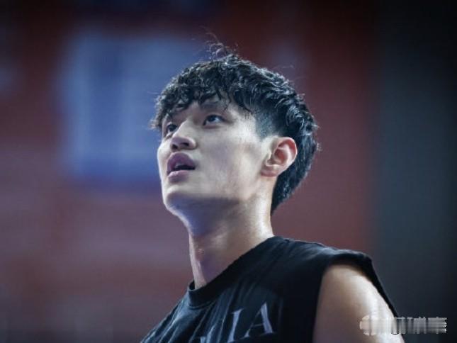 曾凡博赛季首秀，会送给广东首败吗？今晚，CBA常规赛“元旦大战”即将打响，北京北