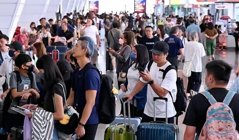 两名陆客一个从大陆直飞，一个从韩国转机飞台，把航班“中国台北桃园”标注的中的“中