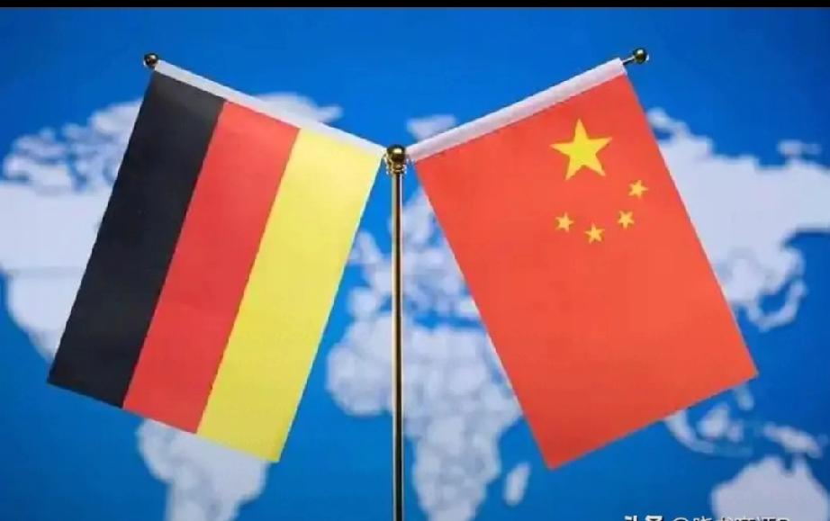 中德合作对国际格局影响深远。经济上，它是抵御逆全球化的压舱石。2025年，中德货